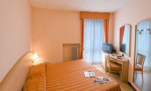 Hotel Residence Dei Fiori Бавено Экстерьер фото